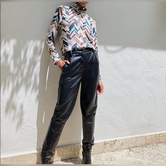 Aritzia Babaton Campbell Blouse Size Large - Picture 2 of 10